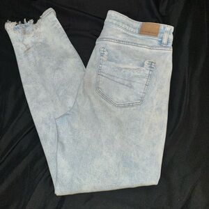 American Eagle Distressed Light Blue Women's Mom Jeans